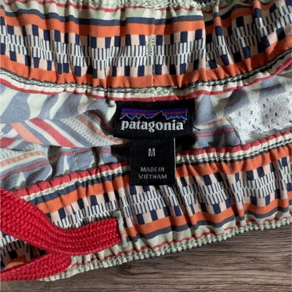 Patagonia Women's Size Medium Barely Baggies Shorts Aztec Print - Picture 3 of 4